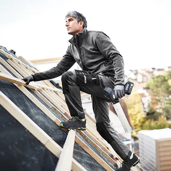 Using the ISC 240 during work on the roof.