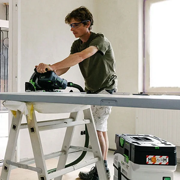 The cordless compact dust extractor is the ideal partner for assembly work, as well as occasional spontaneous use.