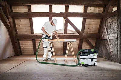 The cordless compact dust extractor is the ideal partner for assembly work, as well as occasional spontaneous use.