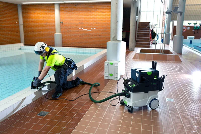 Laying tiles in swimming pools, Finland