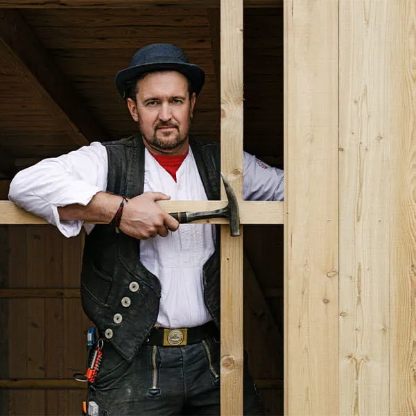 Master carpenter Daniel Poguntke is constantly mobile, working for his customers on construction sites and in the workshop.