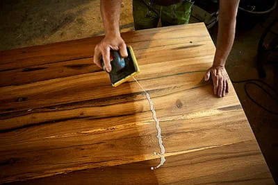 The surface is varnished with natural oil.
